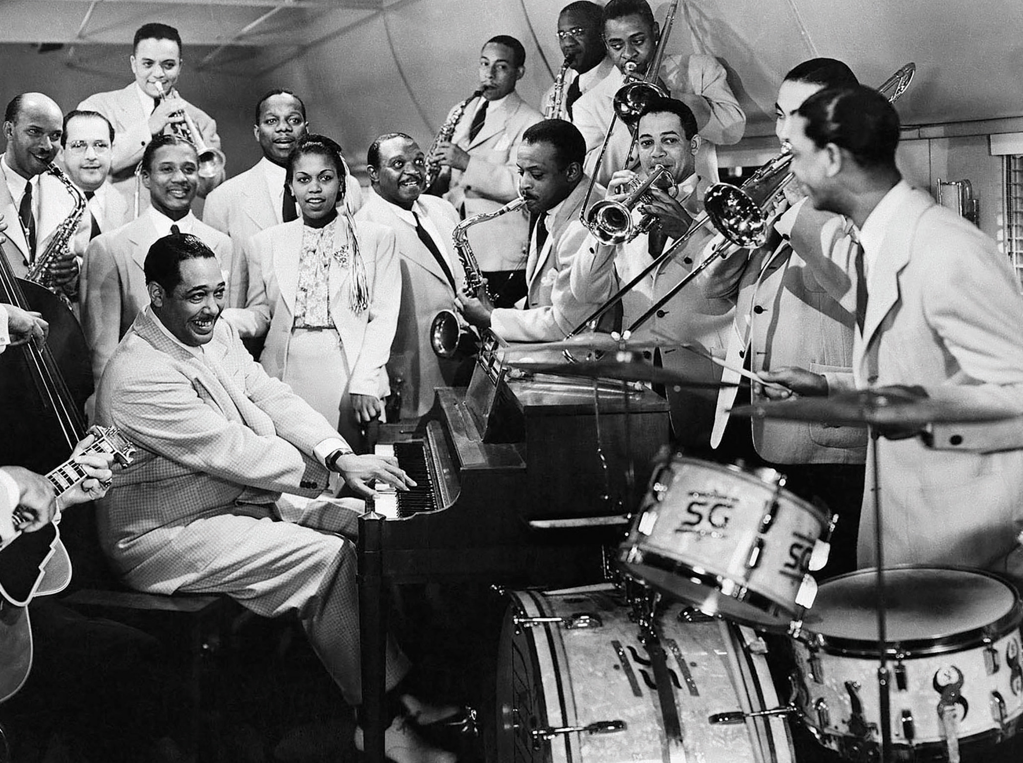 Reveille With Beverly [1943] 3